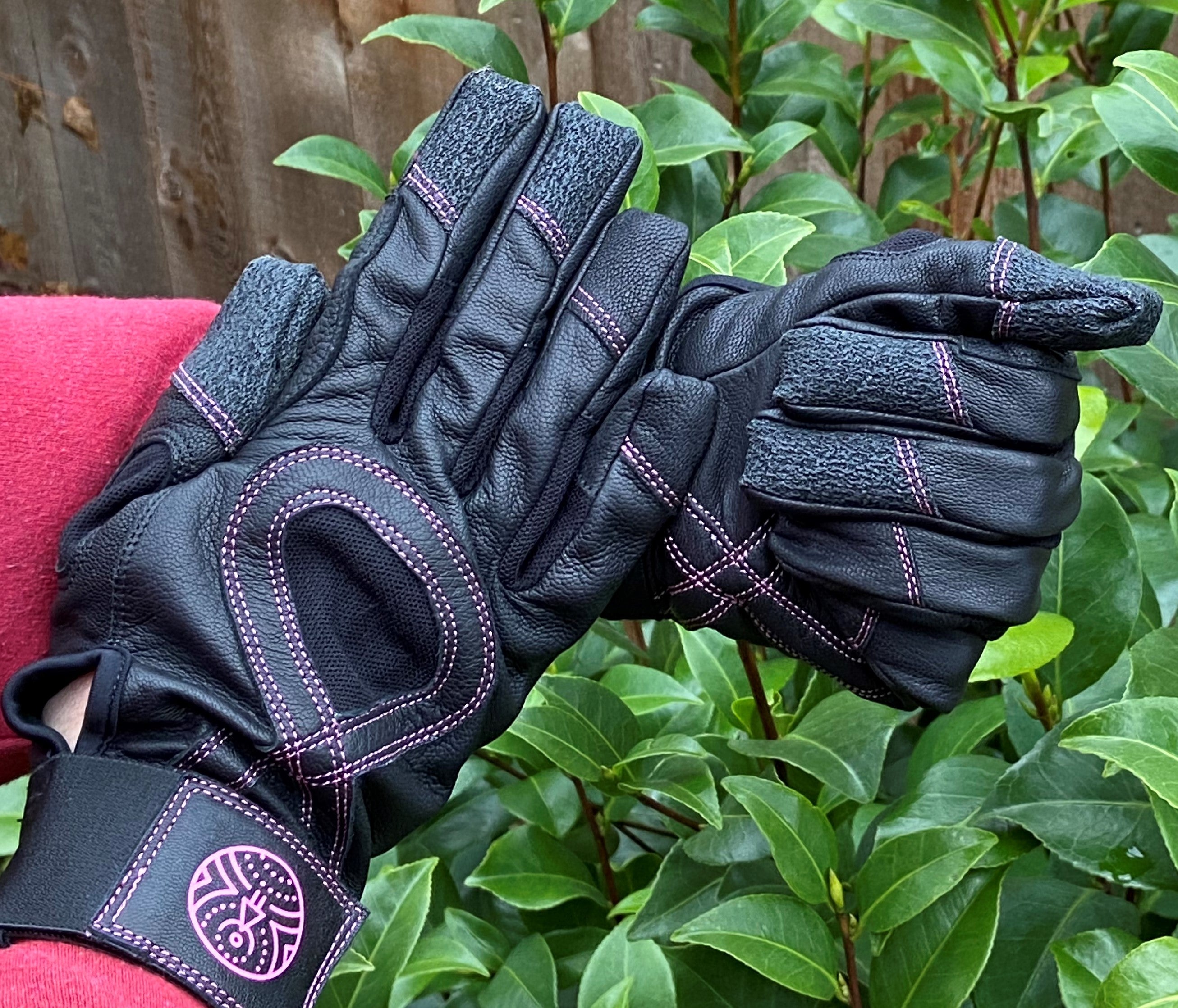 women's gardening gloves, natural leather, thorn proof, recycled materials, adjustable wrist strap, KEVLAR reinforced fingertips, protect fingernails